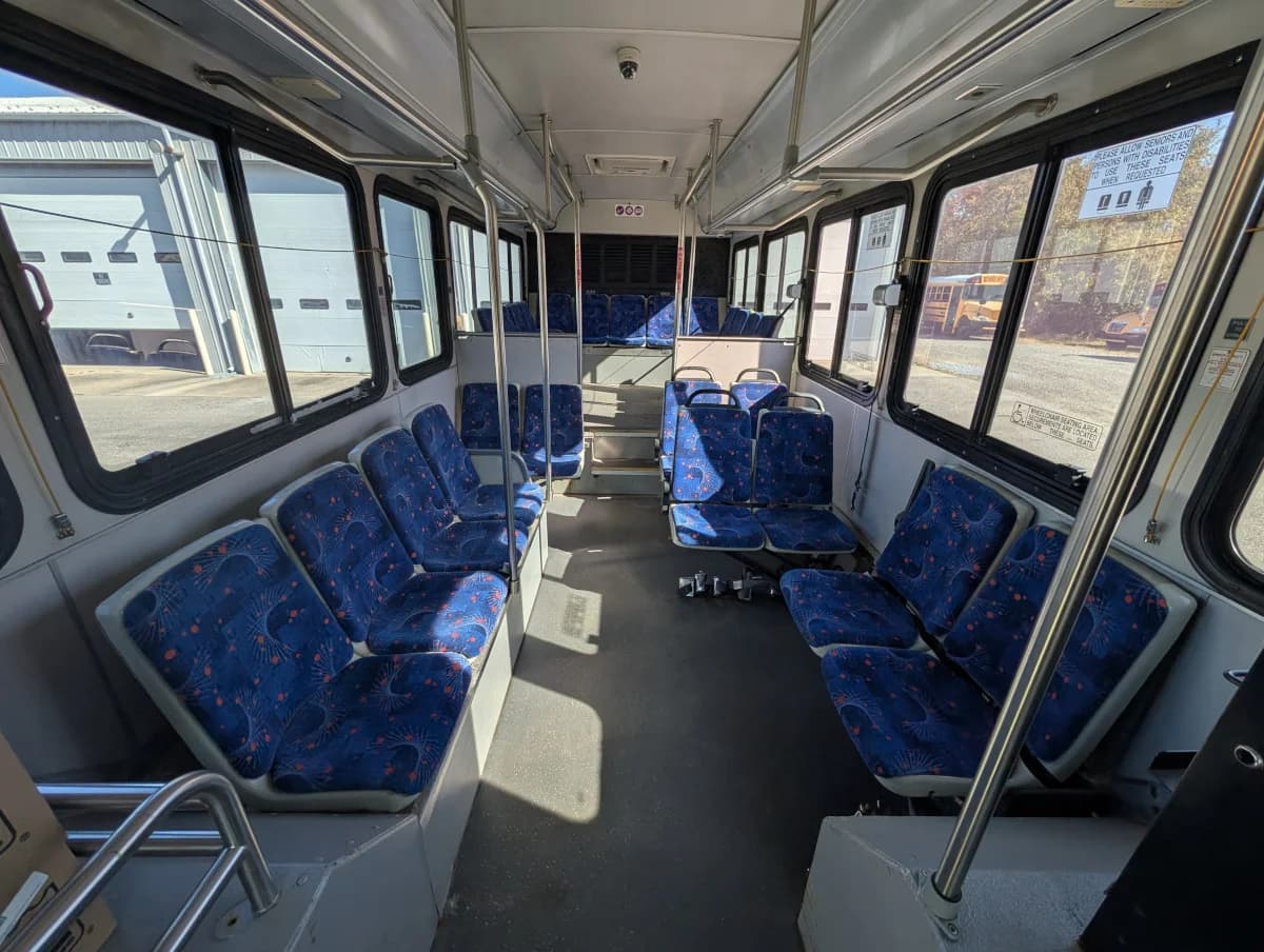 2007 Gillig Low Floor 28 FT Transit - Image 10