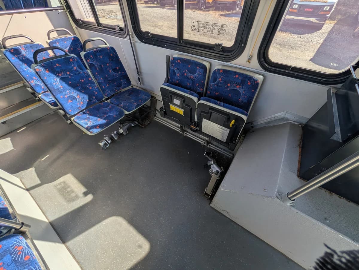 2007 Gillig Low Floor 28 FT Transit - Image 11