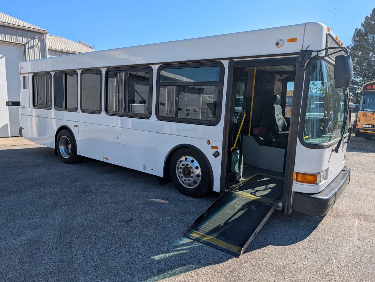 2007 Gillig Low Floor 28 FT Transit - Image 2