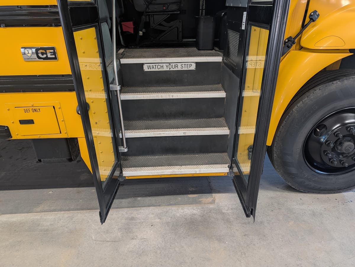 2018 International CE 77P - Image 5