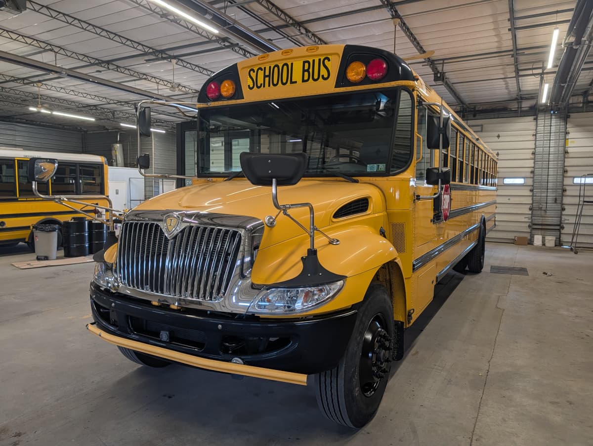 2018 International CE 77P - Image 11