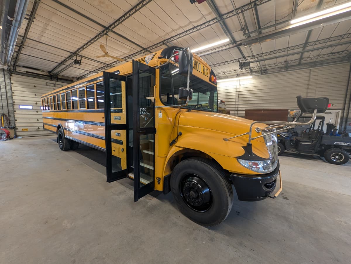 2018 International CE 77P - Image 2