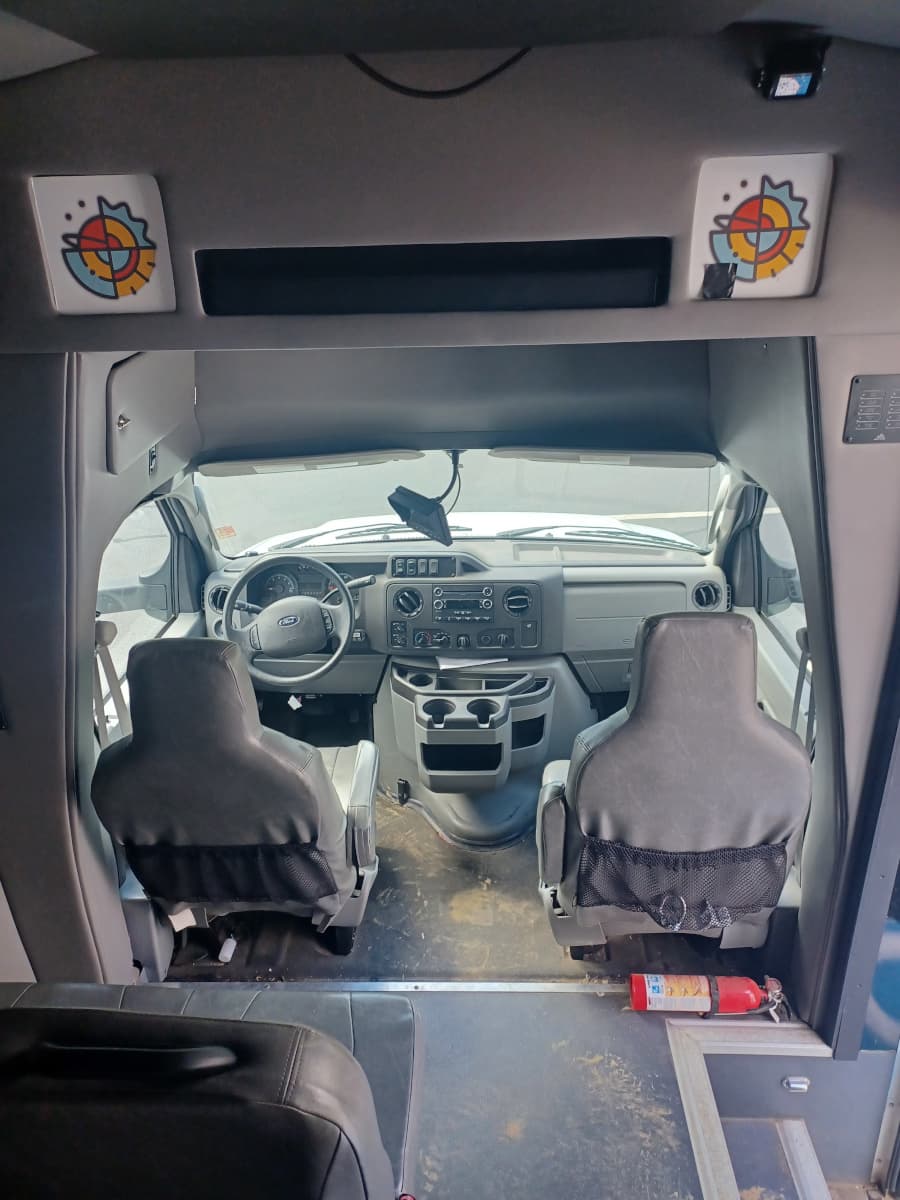 2016 Ford Econoline bus 2016 Ford Econoline bus