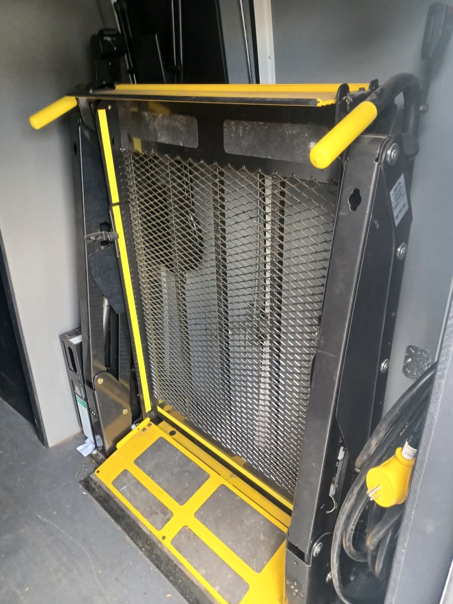 2016 Ford Econoline Cutaway Mini Bus - Thumbnail 11 2016 Ford Econoline Cutaway Mini Bus - Thumbnail 11