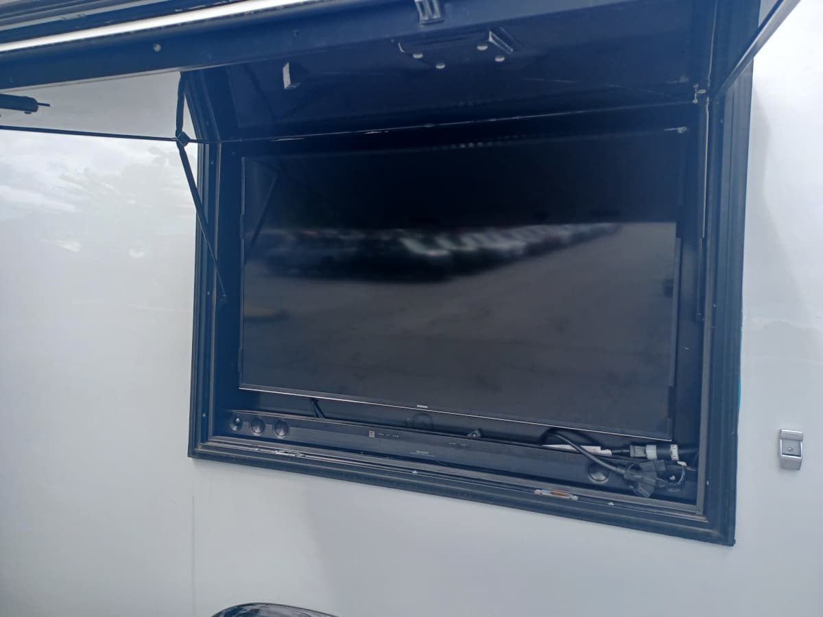 2016 Ford Econoline Cutaway Mini Bus - Thumbnail 13 2016 Ford Econoline Cutaway Mini Bus - Thumbnail 13