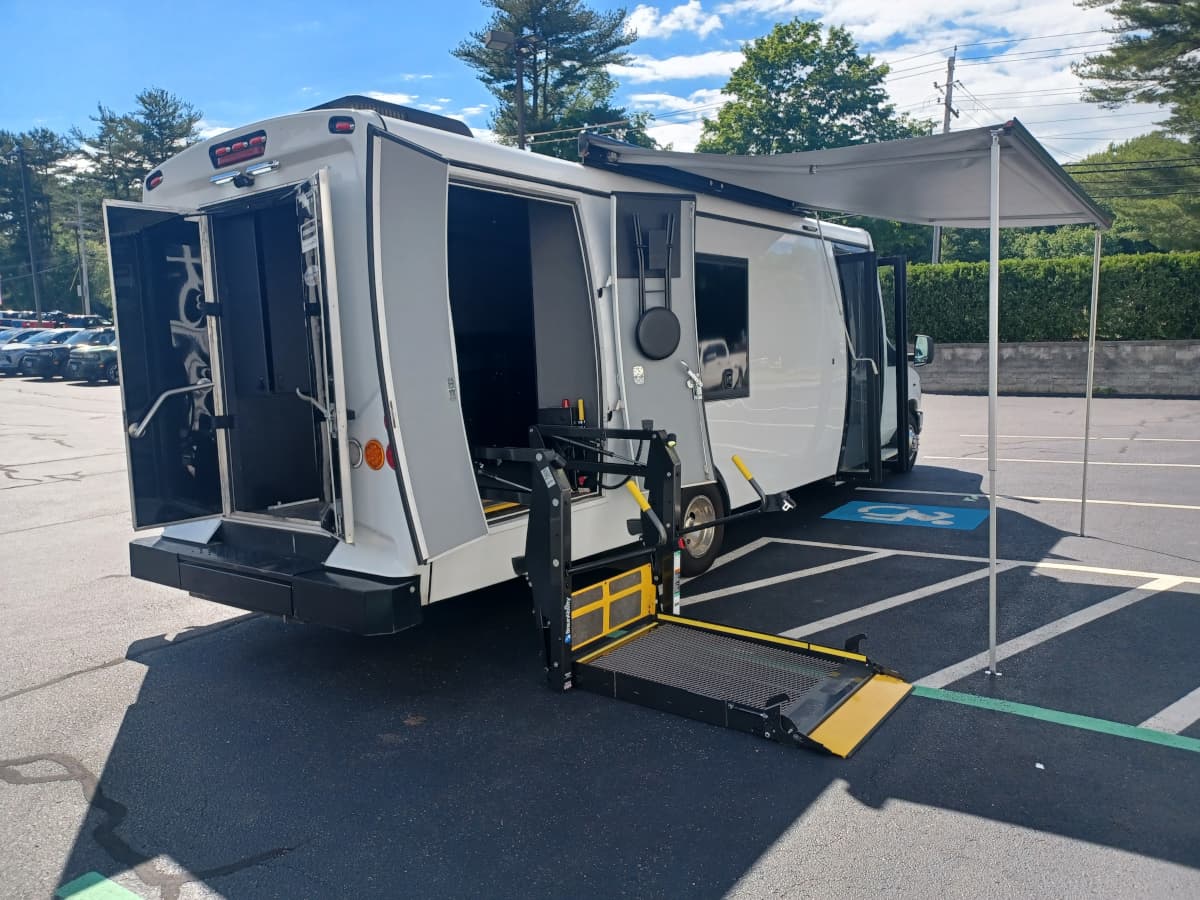 2016 Ford Econoline Cutaway Mini Bus - Thumbnail 5 2016 Ford Econoline Cutaway Mini Bus - Thumbnail 5