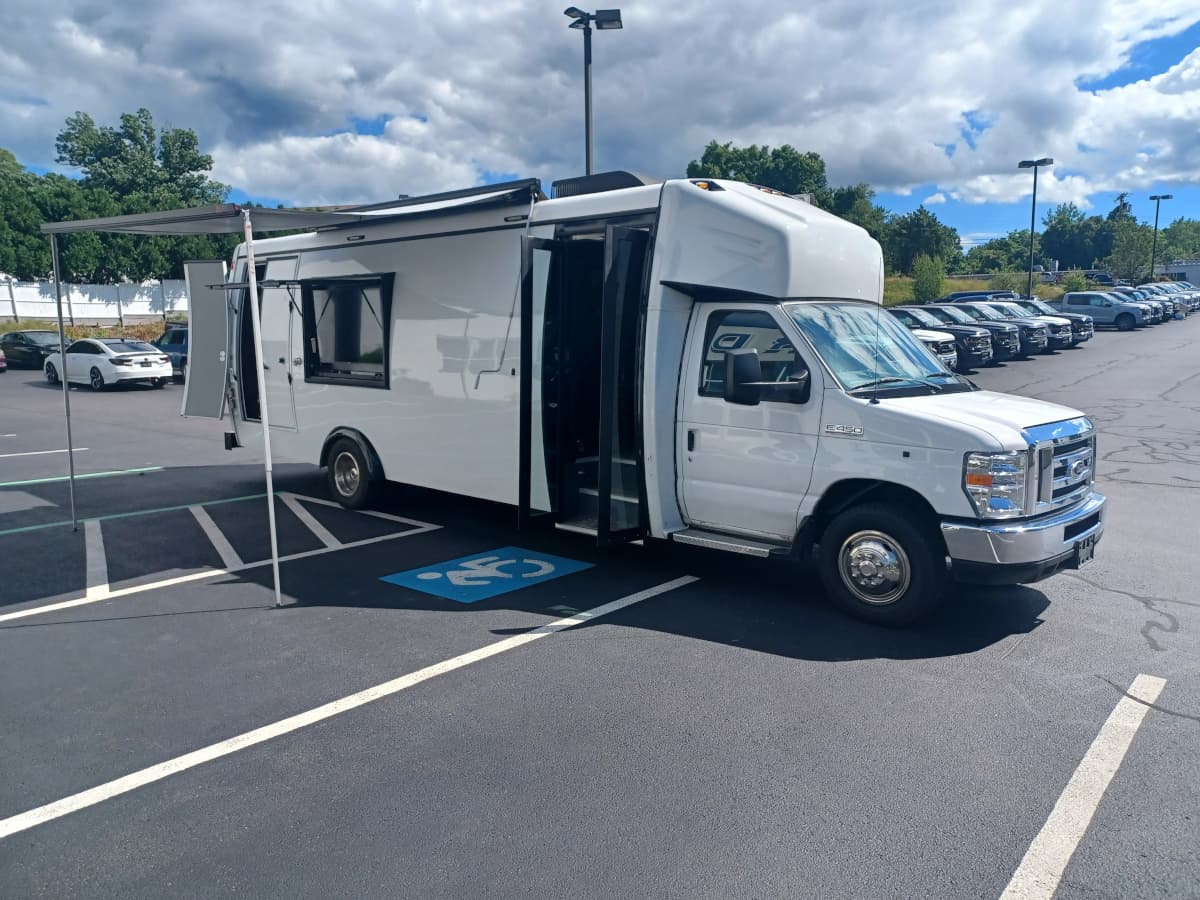 2016 Ford Econoline Cutaway Mini Bus - Thumbnail 7 2016 Ford Econoline Cutaway Mini Bus - Thumbnail 7