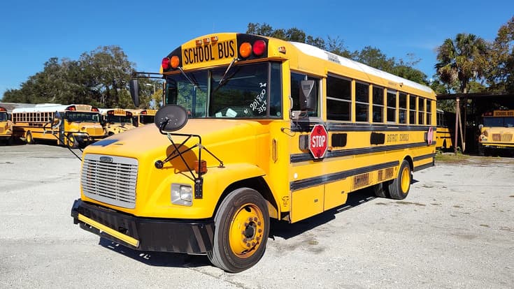 2002 Freightliner School Bus - Thumbnail 2 2002 Freightliner School Bus - Thumbnail 2