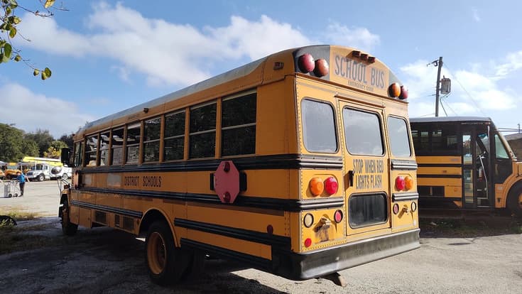 2002 Freightliner School Bus - Thumbnail 3 2002 Freightliner School Bus - Thumbnail 3