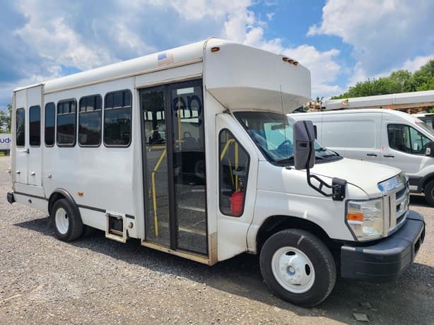 2014 Ford E450 Shuttle Bus - Thumbnail 2 2014 Ford E450 Shuttle Bus - Thumbnail 2