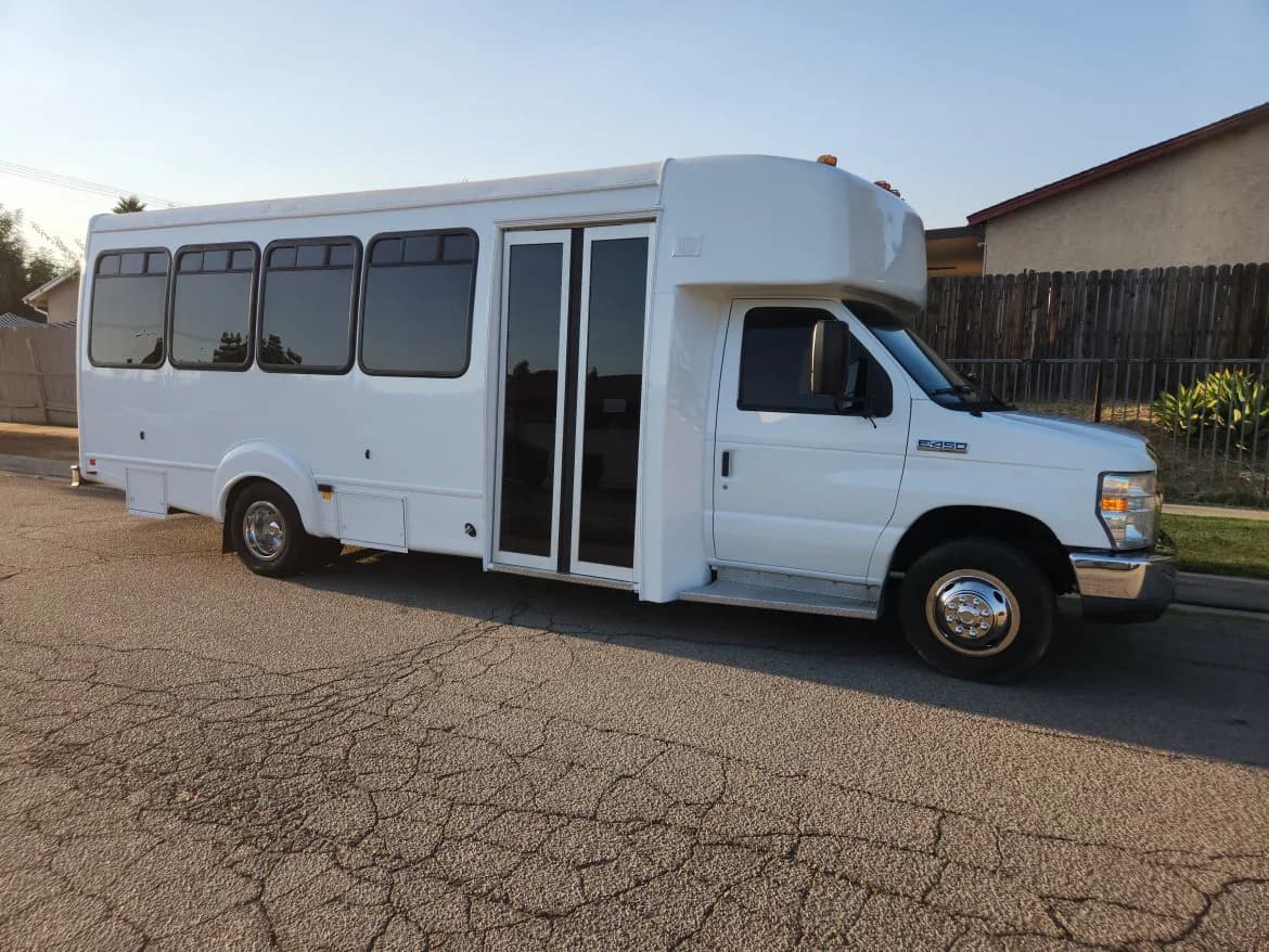 2014 Ford E450 bus 2014 Ford E450 bus