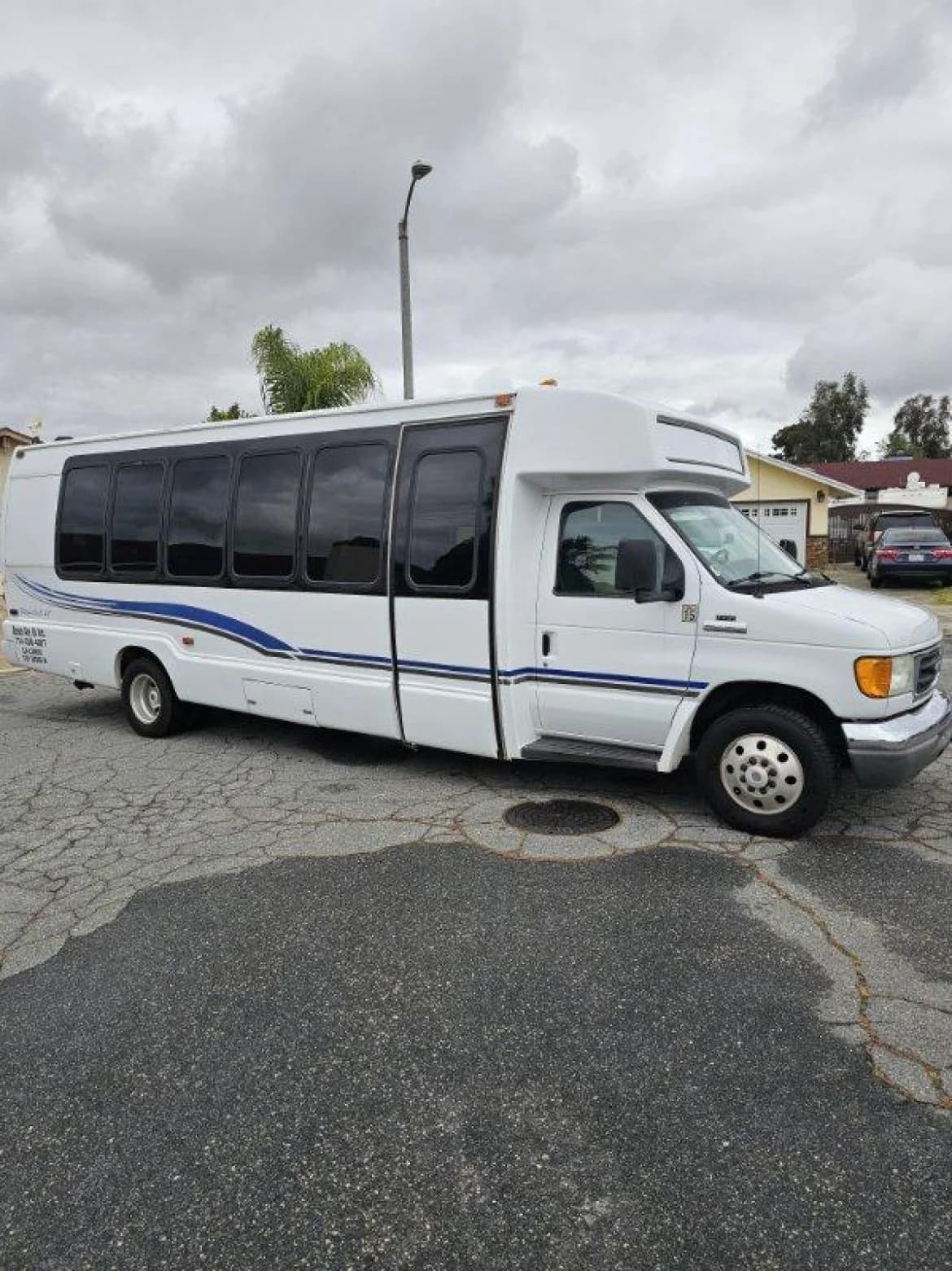 2006 Ford E450 Krystal Koach Limo Bus - Thumbnail 1 2006 Ford E450 Krystal Koach Limo Bus - Thumbnail 1