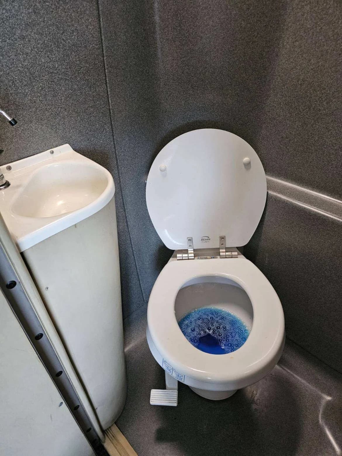 2006 Ford E450 Krystal Koach Limo Bus - Thumbnail 14 2006 Ford E450 Krystal Koach Limo Bus - Thumbnail 14