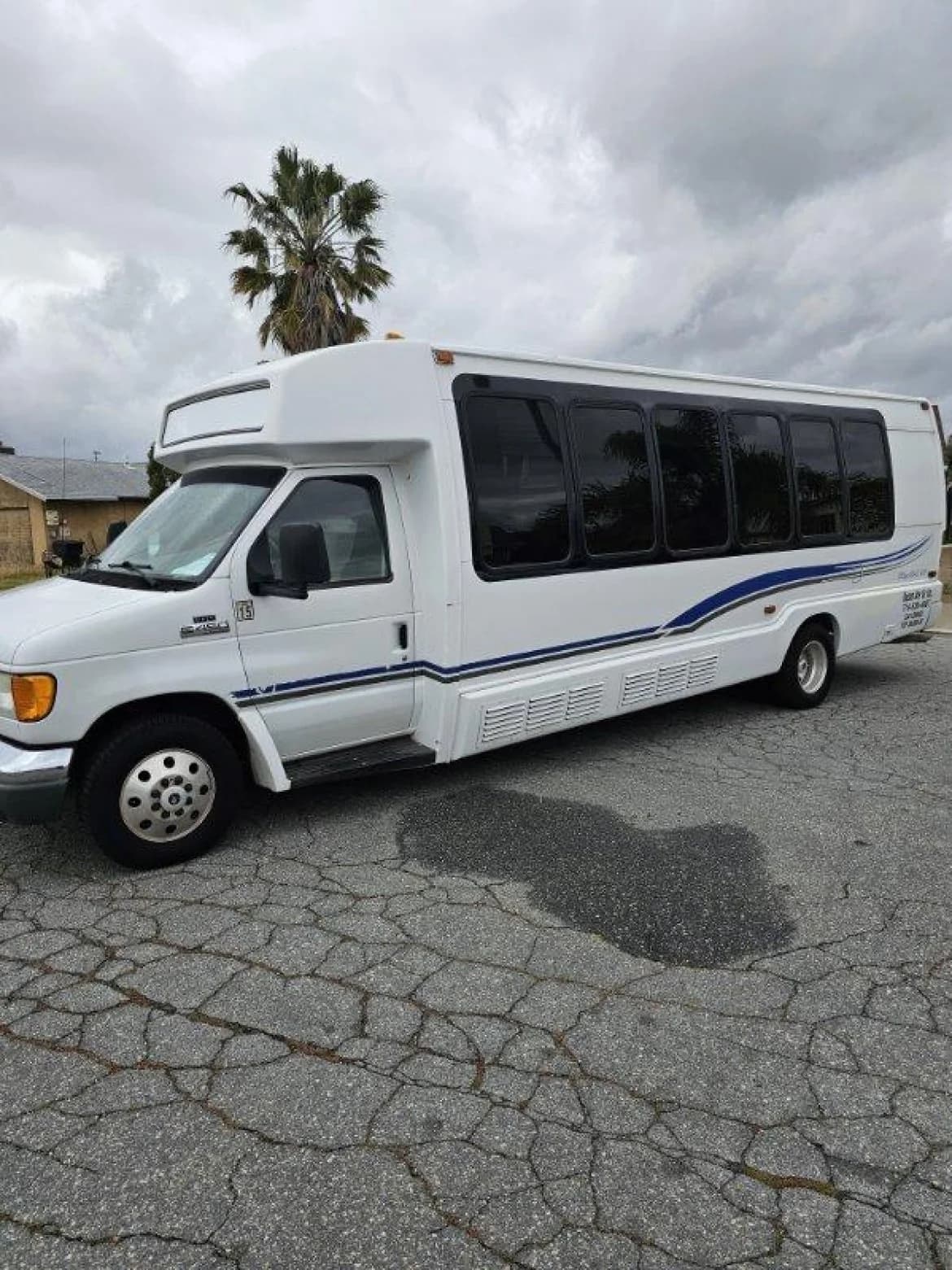 2006 Ford E450 Krystal Koach Limo Bus - Thumbnail 2 2006 Ford E450 Krystal Koach Limo Bus - Thumbnail 2
