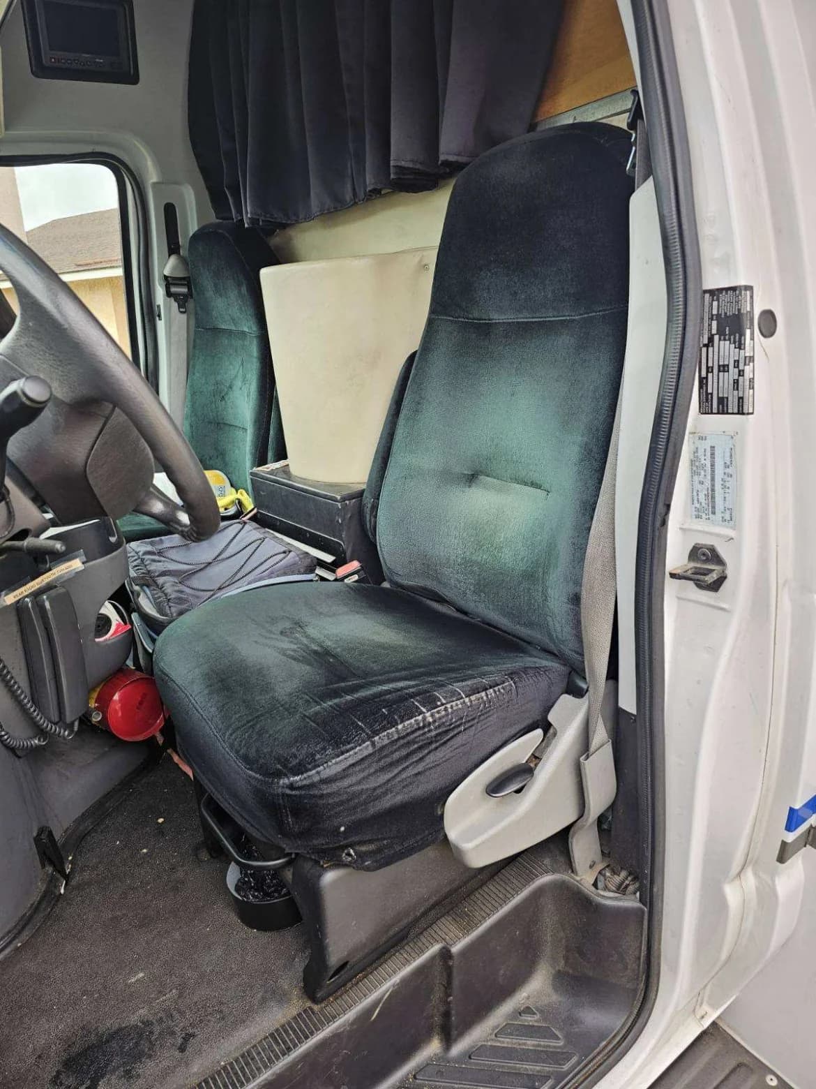 2006 Ford E450 Krystal Koach Limo Bus - Thumbnail 5 2006 Ford E450 Krystal Koach Limo Bus - Thumbnail 5