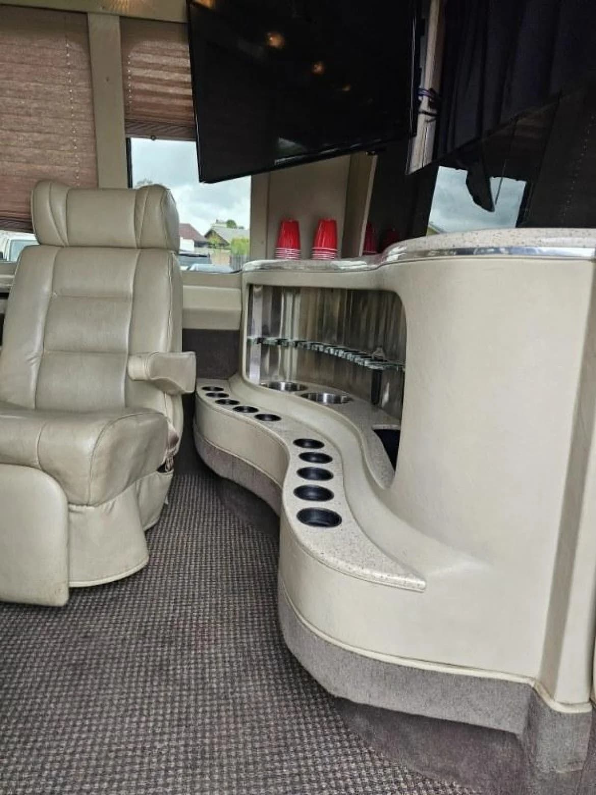 2006 Ford E450 Krystal Koach Limo Bus - Thumbnail 6 2006 Ford E450 Krystal Koach Limo Bus - Thumbnail 6