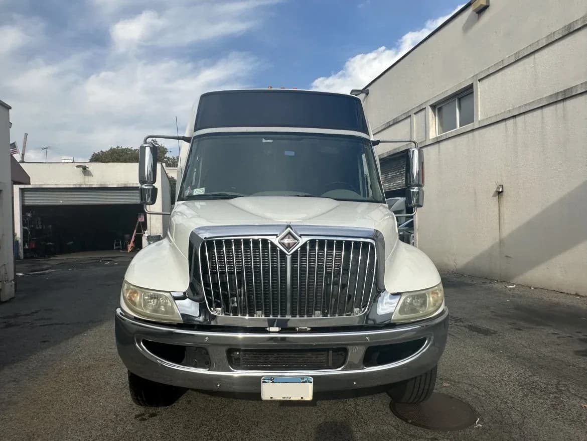 2009 International 3200 Krystal KK38 Limo Bus - Thumbnail 2 2009 International 3200 Krystal KK38 Limo Bus - Thumbnail 2