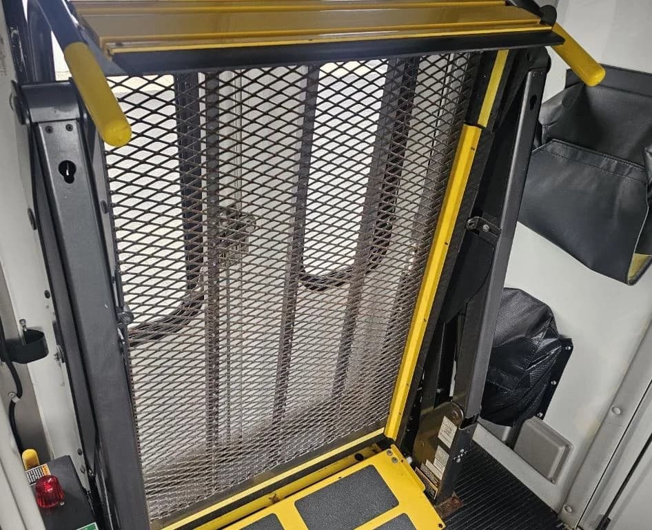 2012 Ford E450 Shuttle Bus - Thumbnail 6 2012 Ford E450 Shuttle Bus - Thumbnail 6