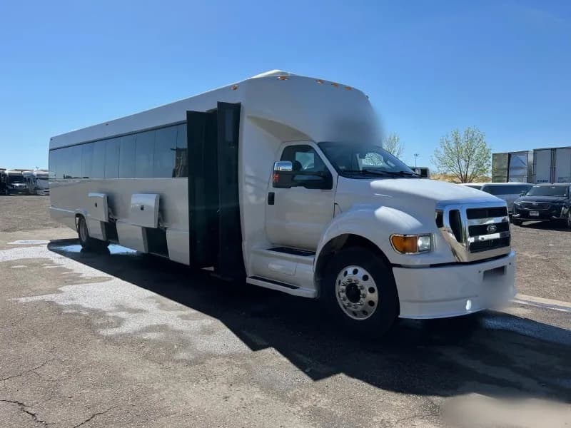2013 Ford F-750 bus 2013 Ford F-750 bus