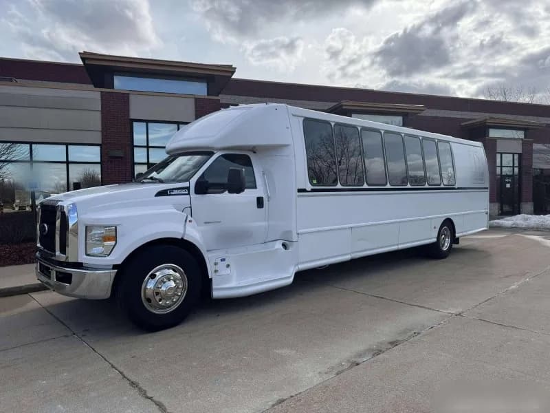 2016 Ford F-650 bus 2016 Ford F-650 bus