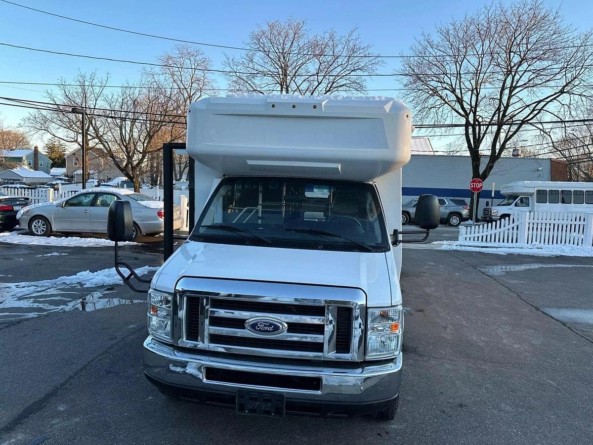 2017 Ford E450 Non-CDL ADA Shuttle Bus - Thumbnail 2 2017 Ford E450 Non-CDL ADA Shuttle Bus - Thumbnail 2