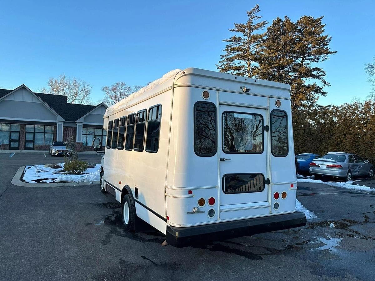 2017 Ford E450 Non-CDL ADA Shuttle Bus - Thumbnail 3 2017 Ford E450 Non-CDL ADA Shuttle Bus - Thumbnail 3