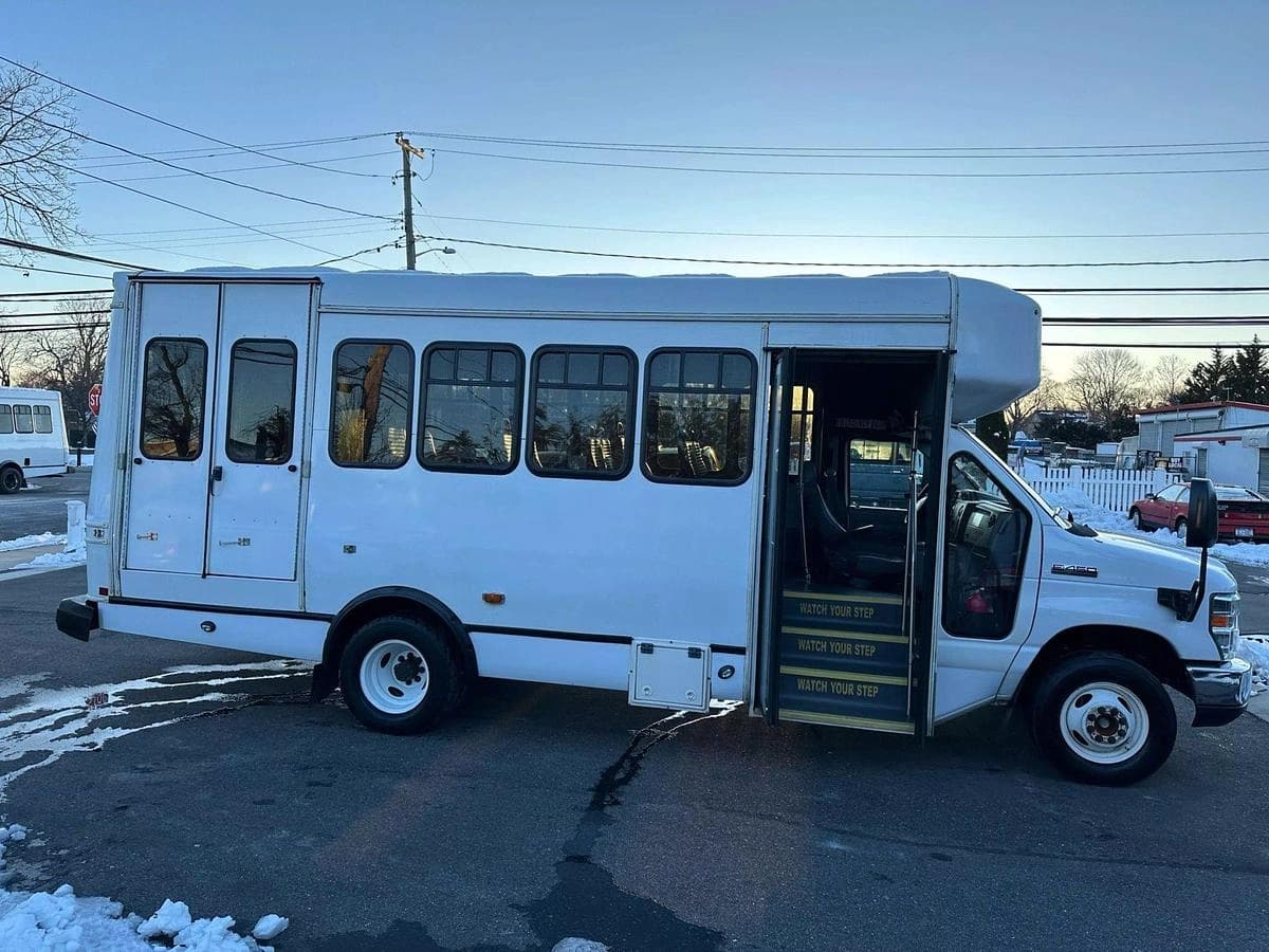 2017 Ford E450 Non-CDL ADA Shuttle Bus - Thumbnail 9 2017 Ford E450 Non-CDL ADA Shuttle Bus - Thumbnail 9
