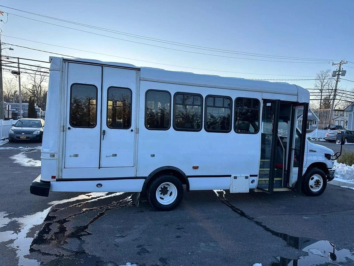 2017 Ford E450 Non-CDL ADA Shuttle Bus - Thumbnail 10 2017 Ford E450 Non-CDL ADA Shuttle Bus - Thumbnail 10