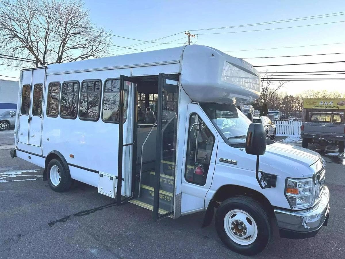 2017 Ford E450 Non-CDL ADA Shuttle Bus - Thumbnail 12 2017 Ford E450 Non-CDL ADA Shuttle Bus - Thumbnail 12