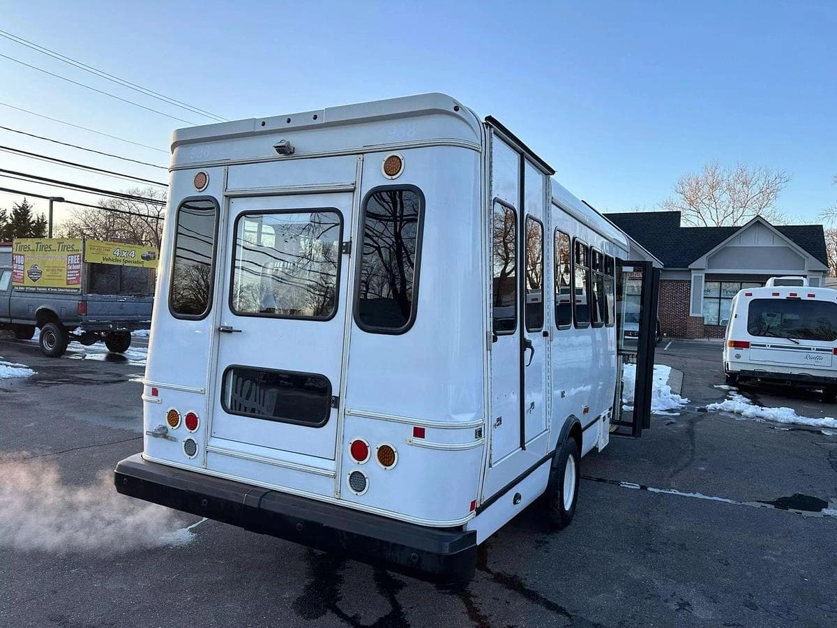 2017 Ford E450 Non-CDL ADA Shuttle Bus - Thumbnail 5 2017 Ford E450 Non-CDL ADA Shuttle Bus - Thumbnail 5