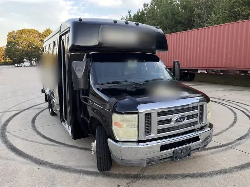 2011 Ford E 350 Super Duty bus 2011 Ford E 350 Super Duty bus