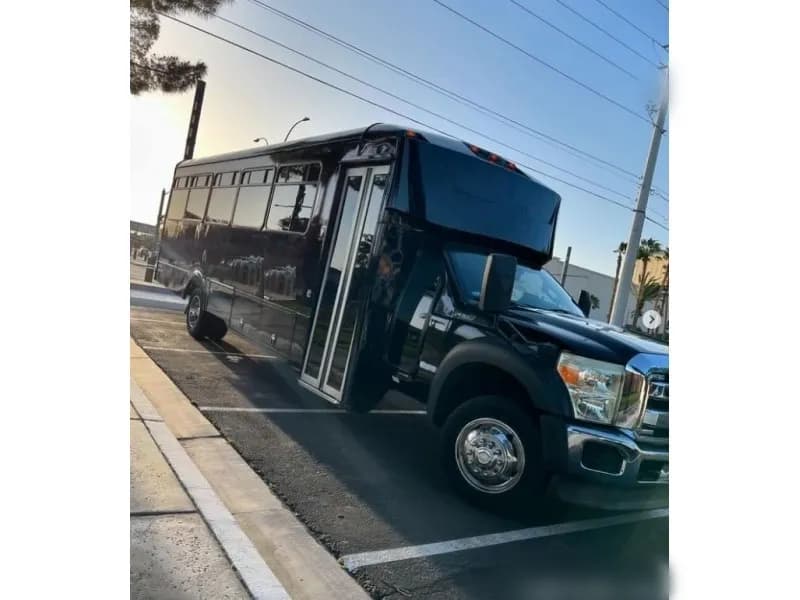 2011 Ford F-550 bus 2011 Ford F-550 bus
