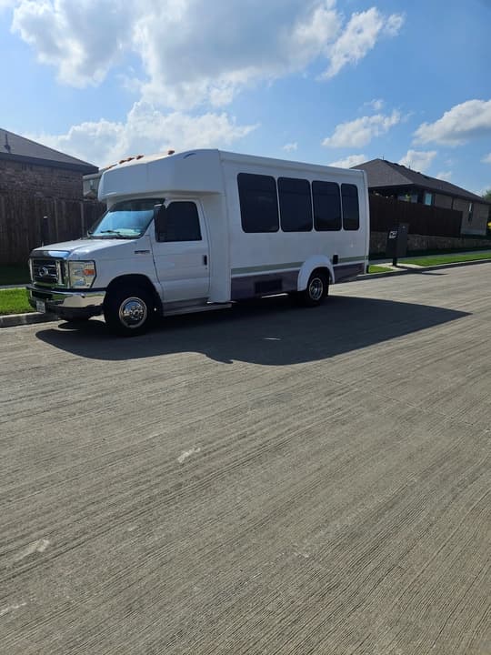 2011 Elkhart Coach Ford bus 2011 Elkhart Coach Ford bus