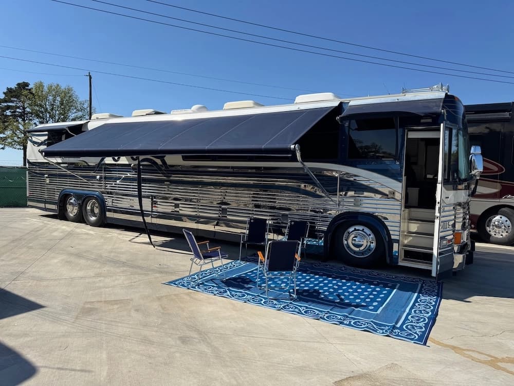 1997 Prevost Vogue XL Motorhome - Thumbnail 2 1997 Prevost Vogue XL Motorhome - Thumbnail 2