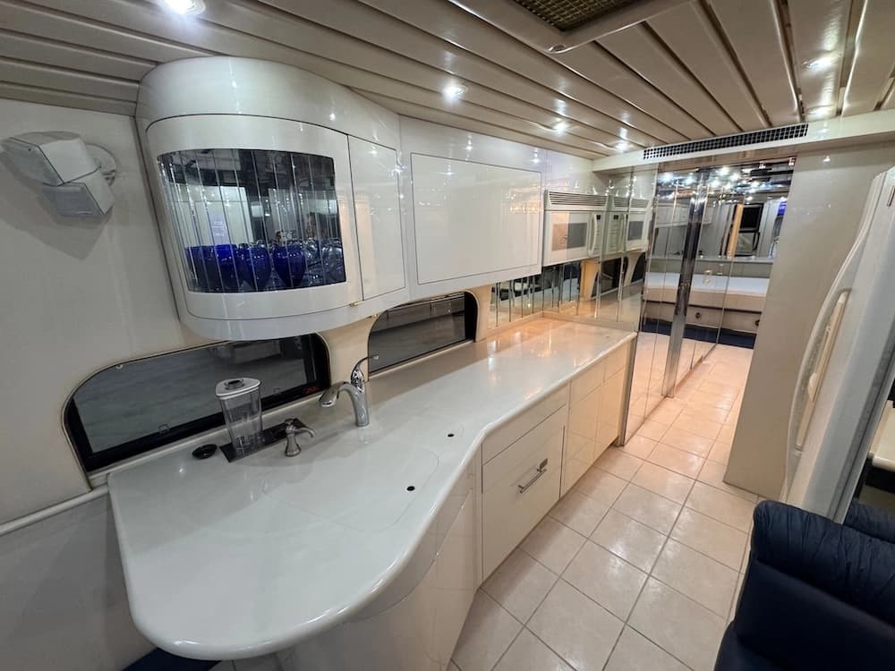 1997 Prevost Vogue XL Motorhome - Thumbnail 17 1997 Prevost Vogue XL Motorhome - Thumbnail 17