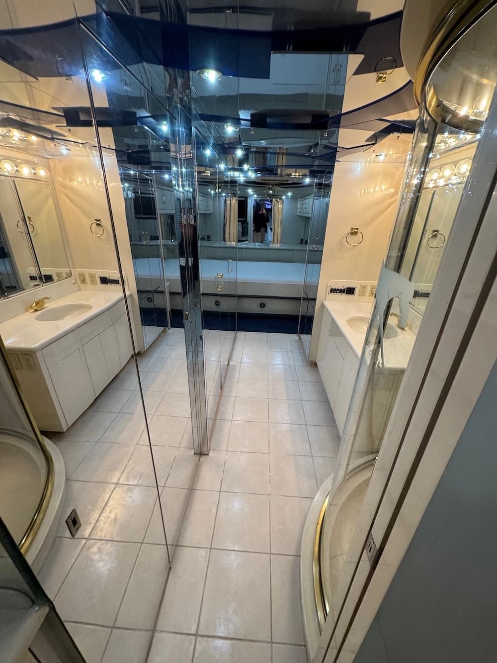 1997 Prevost Vogue XL Motorhome - Thumbnail 20 1997 Prevost Vogue XL Motorhome - Thumbnail 20