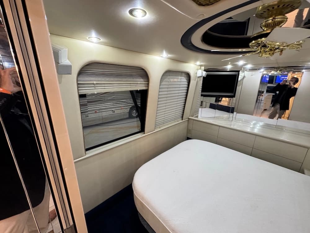 1997 Prevost Vogue XL Motorhome - Thumbnail 21 1997 Prevost Vogue XL Motorhome - Thumbnail 21