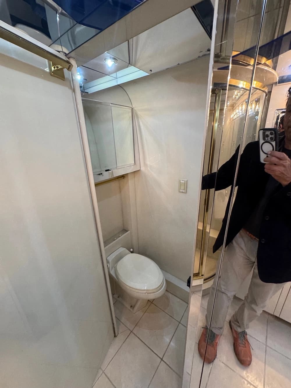 1997 Prevost Vogue XL Motorhome - Thumbnail 27 1997 Prevost Vogue XL Motorhome - Thumbnail 27