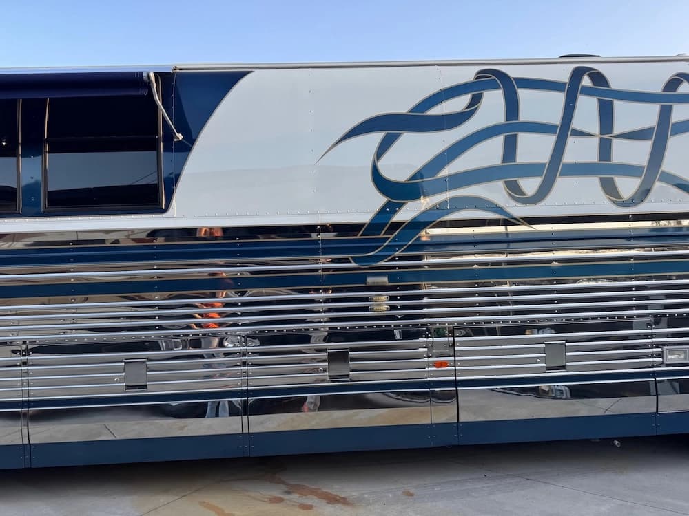 1997 Prevost Vogue XL Motorhome - Thumbnail 4 1997 Prevost Vogue XL Motorhome - Thumbnail 4