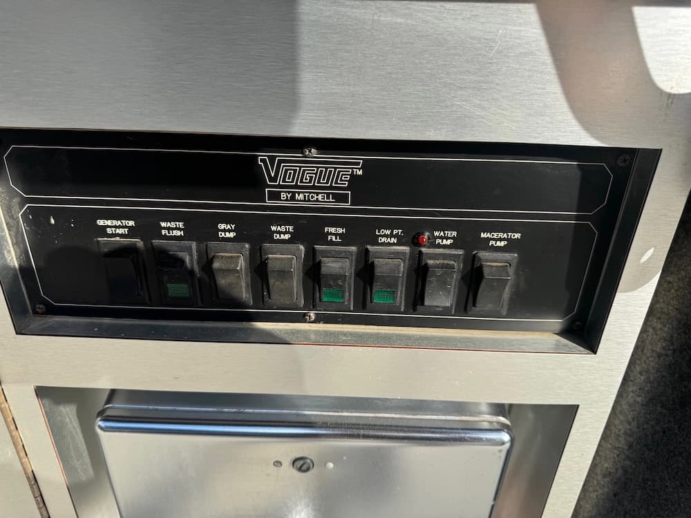 1997 Prevost Vogue XL Motorhome - Thumbnail 33 1997 Prevost Vogue XL Motorhome - Thumbnail 33