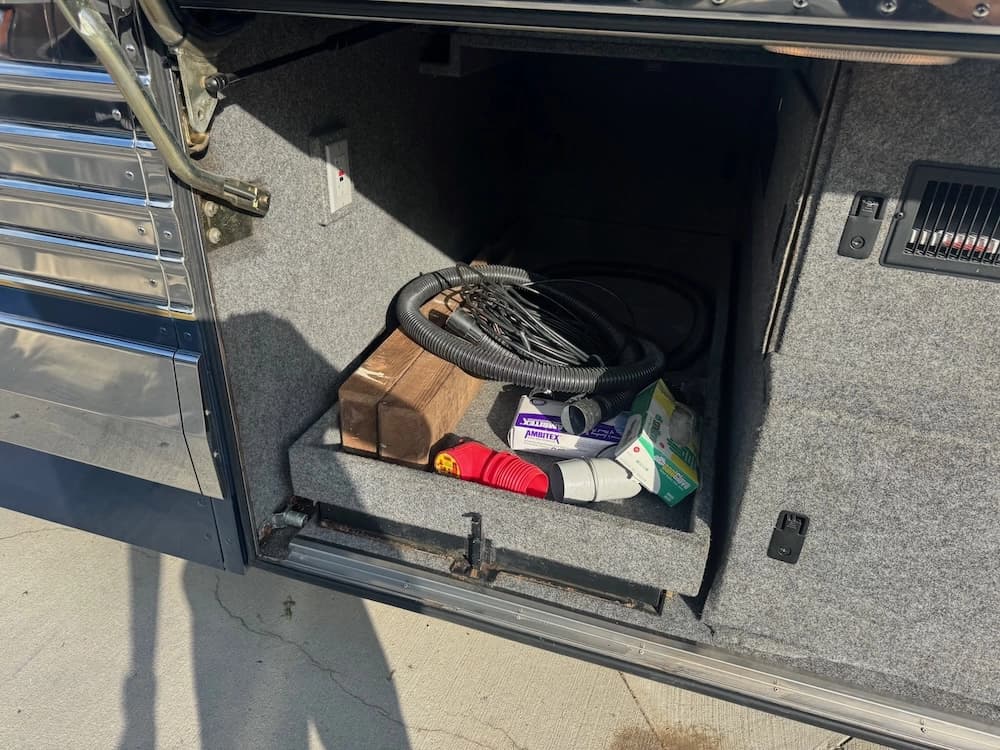 1997 Prevost Vogue XL Motorhome - Thumbnail 43 1997 Prevost Vogue XL Motorhome - Thumbnail 43