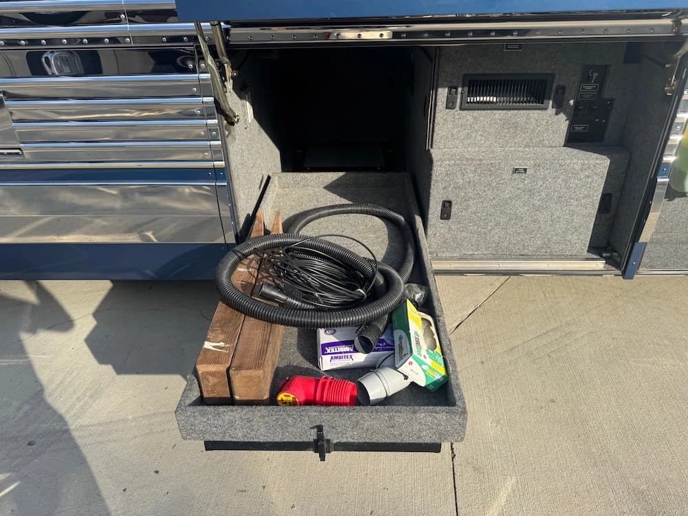 1997 Prevost Vogue XL Motorhome - Thumbnail 44 1997 Prevost Vogue XL Motorhome - Thumbnail 44