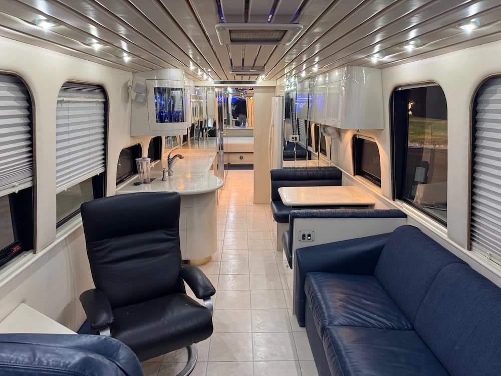 1997 Prevost Vogue XL Motorhome - Thumbnail 9 1997 Prevost Vogue XL Motorhome - Thumbnail 9