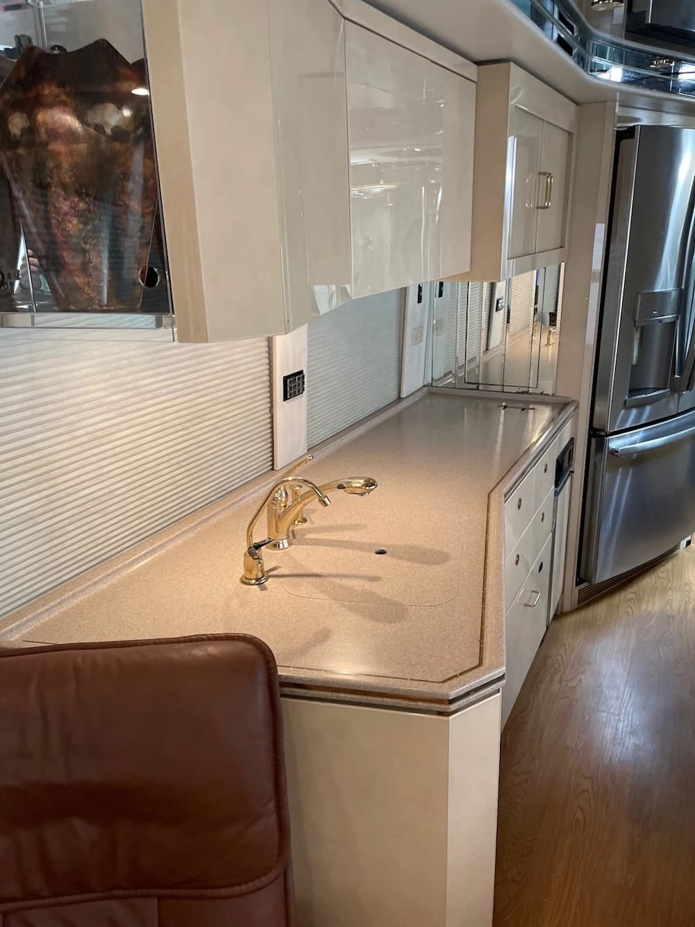 2002 Prevost Featherlite H3-45 Motorhome - Thumbnail 22 2002 Prevost Featherlite H3-45 Motorhome - Thumbnail 22