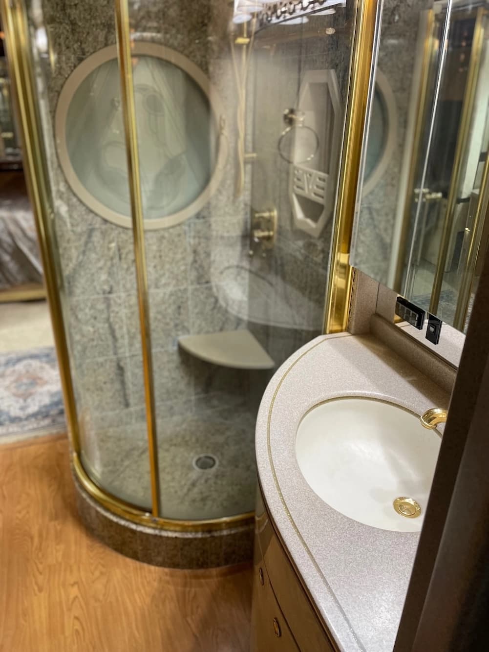 2002 Prevost Featherlite H3-45 Motorhome - Thumbnail 26 2002 Prevost Featherlite H3-45 Motorhome - Thumbnail 26