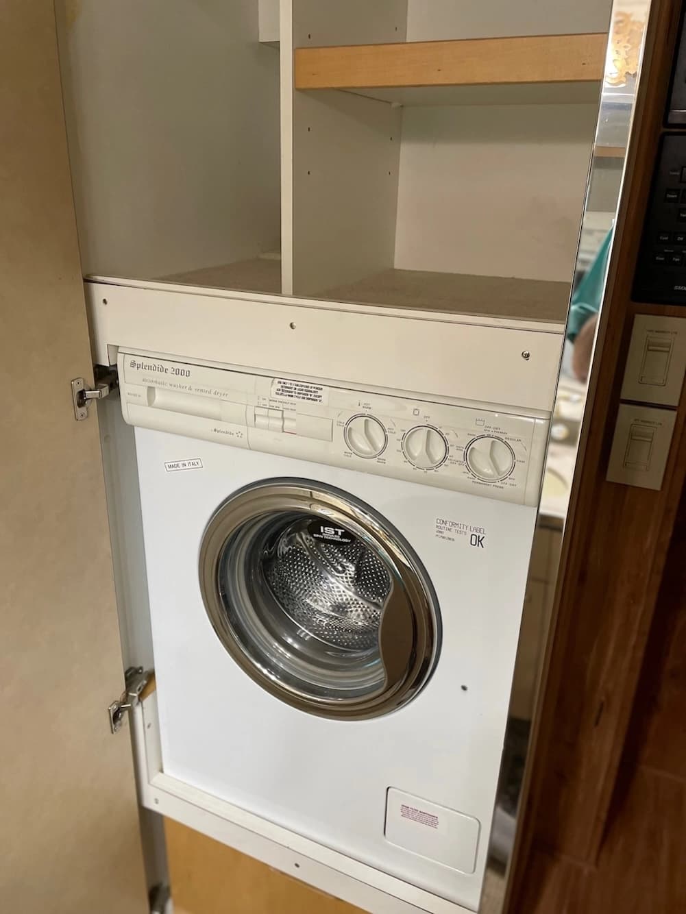 2002 Prevost Featherlite H3-45 Motorhome - Thumbnail 31 2002 Prevost Featherlite H3-45 Motorhome - Thumbnail 31