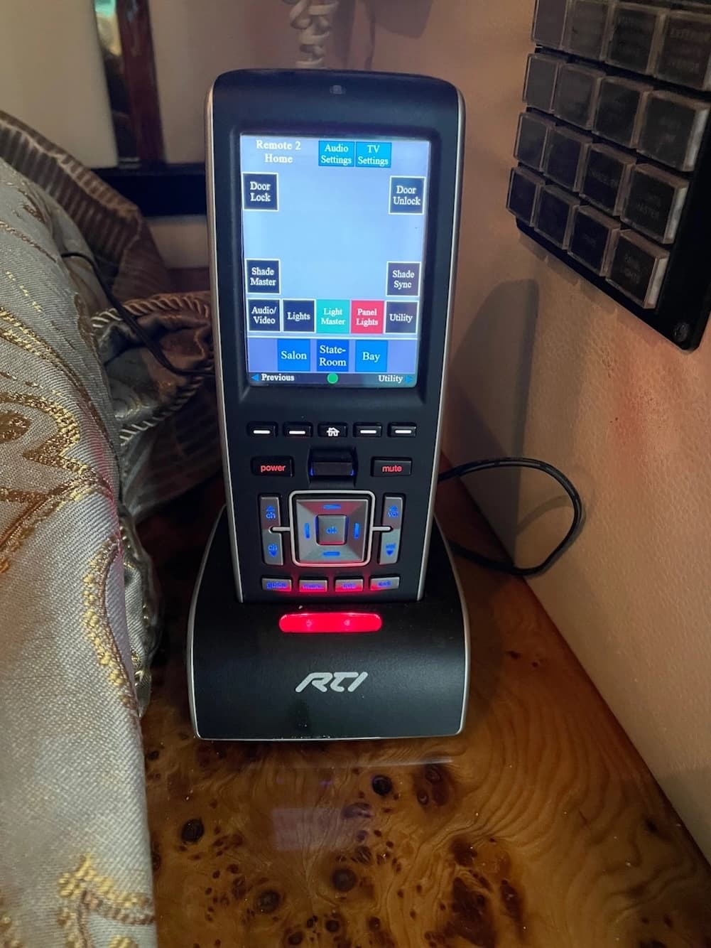 2002 Prevost Featherlite H3-45 Motorhome - Thumbnail 38 2002 Prevost Featherlite H3-45 Motorhome - Thumbnail 38