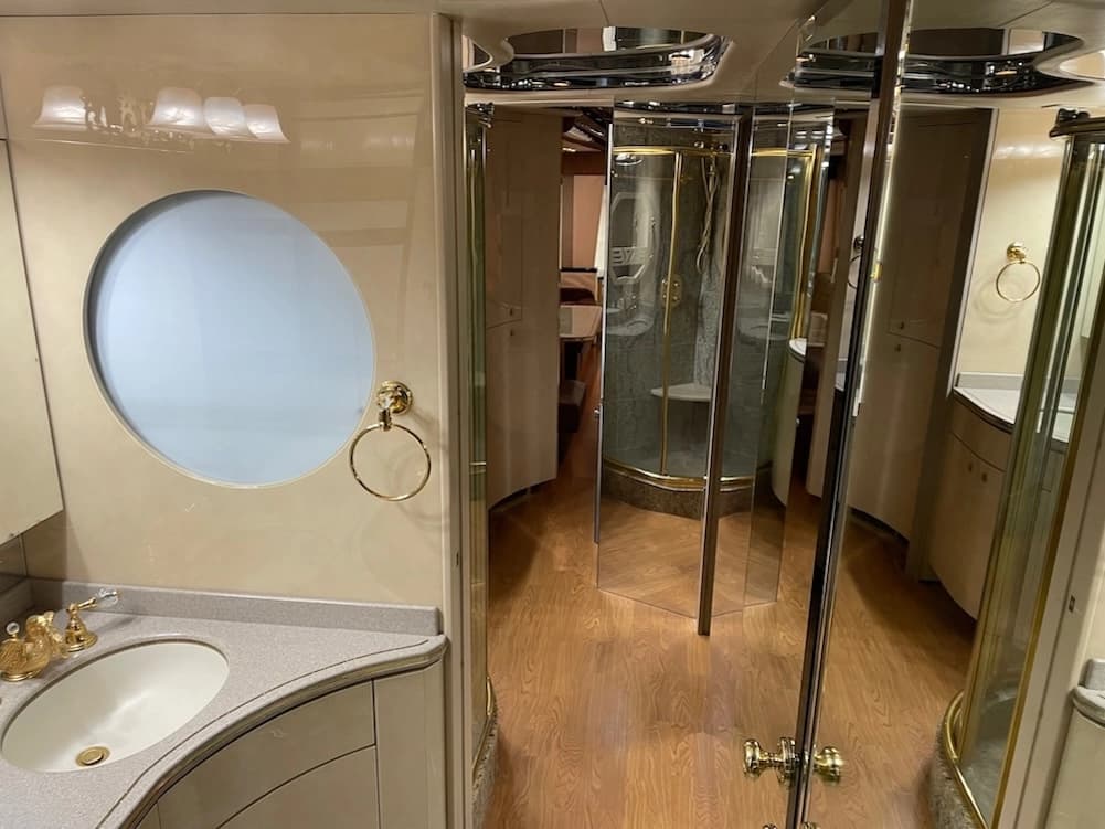 2002 Prevost Featherlite H3-45 Motorhome - Thumbnail 40 2002 Prevost Featherlite H3-45 Motorhome - Thumbnail 40