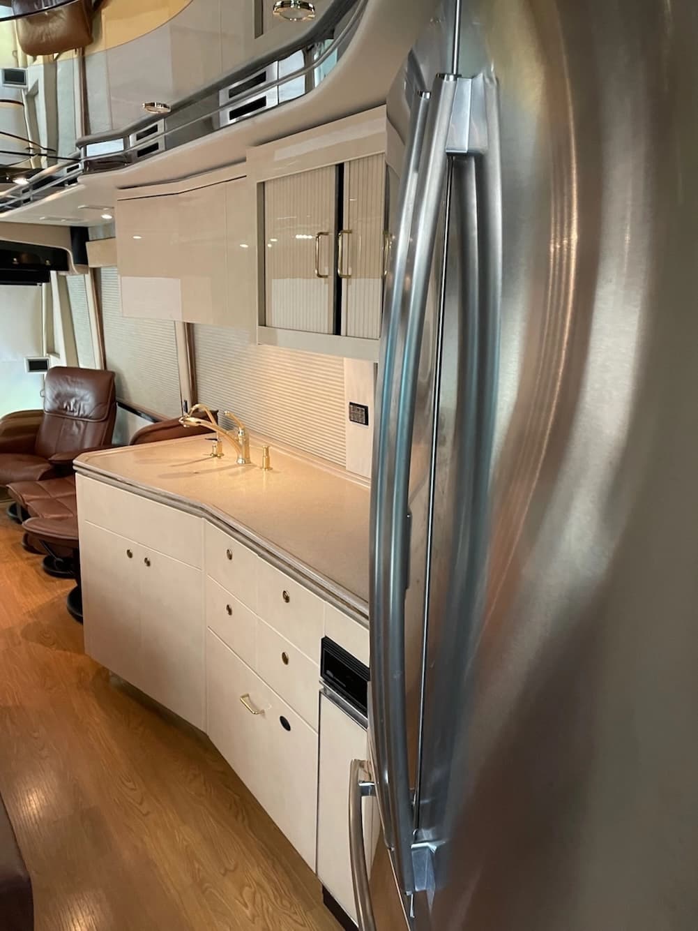 2002 Prevost Featherlite H3-45 Motorhome - Thumbnail 41 2002 Prevost Featherlite H3-45 Motorhome - Thumbnail 41