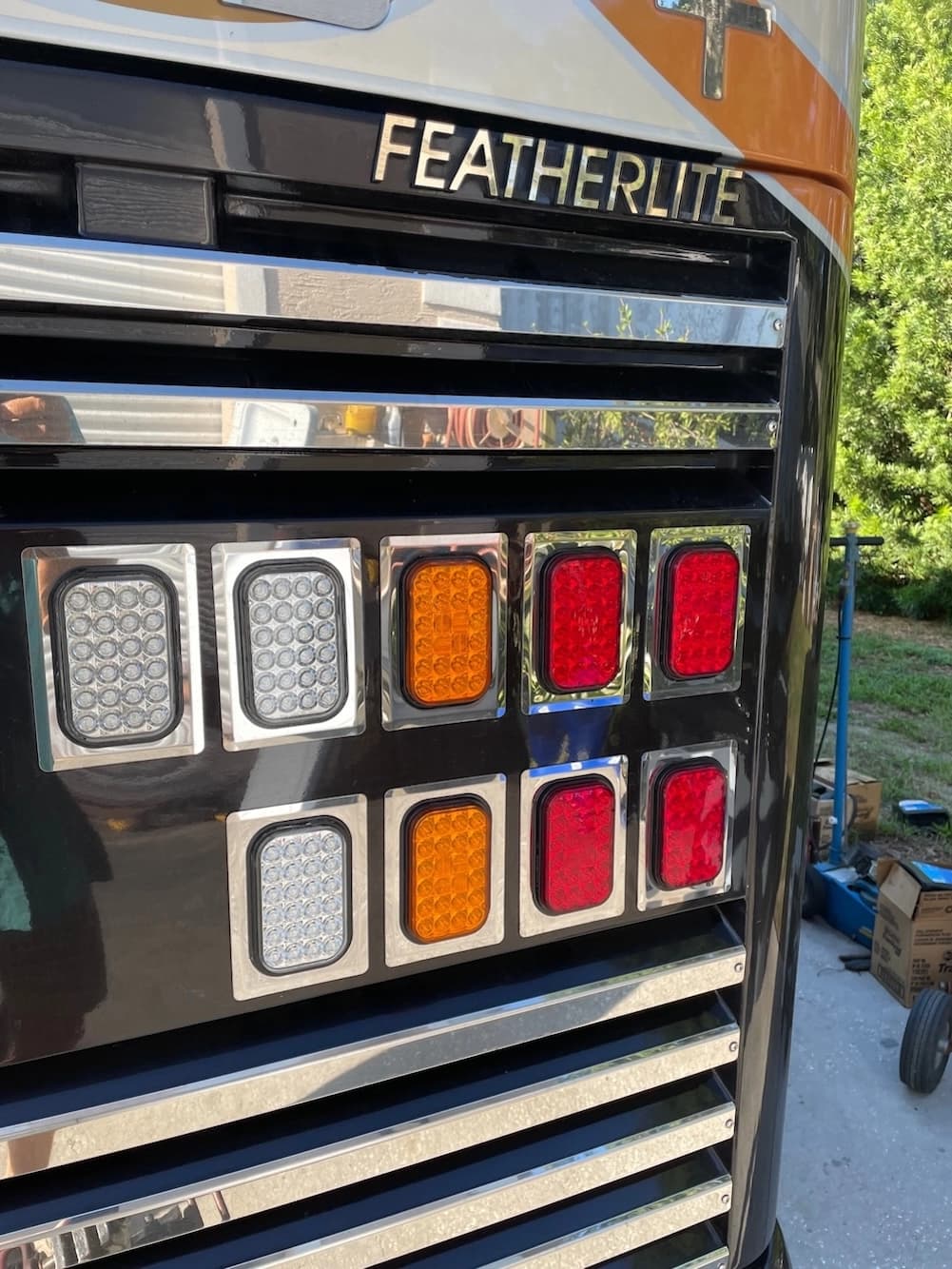 2002 Prevost Featherlite H3-45 Motorhome - Thumbnail 6 2002 Prevost Featherlite H3-45 Motorhome - Thumbnail 6